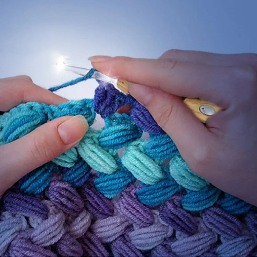 LED Light Up Crochet Hook + 9 Hook sizes